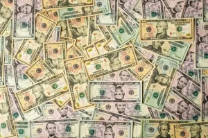 7 Perbedaan Utama antara Paylater dan Pinjol, Mana yang Lebih Baik