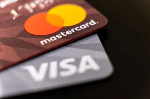 Mengetahui Perbedaan Kartu Kredit VISA dan Mastercard untuk Pengguna Pemula