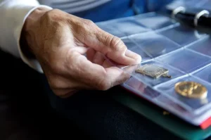 Cara Mudah Mengecek Keaslian Emas Antam Sebelum Membeli & Investasi