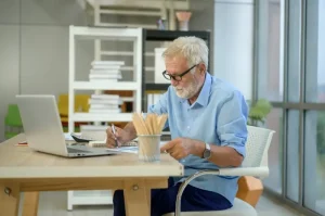 Ide Bisnis yang Bisa Dijalankan Pensiunan dengan Santai