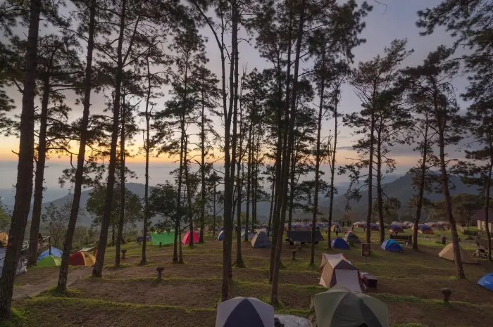 Spot Camping Terbaik di Bandung dengan View Alam yang Spektakuler