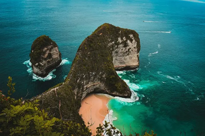 Wisata Bahari di Indonesia dengan Pemandangan Bawah Laut Spektakuler