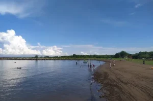Pantai Akkarena, Destinasi Seru dengan Taman Mediterania di Makassar